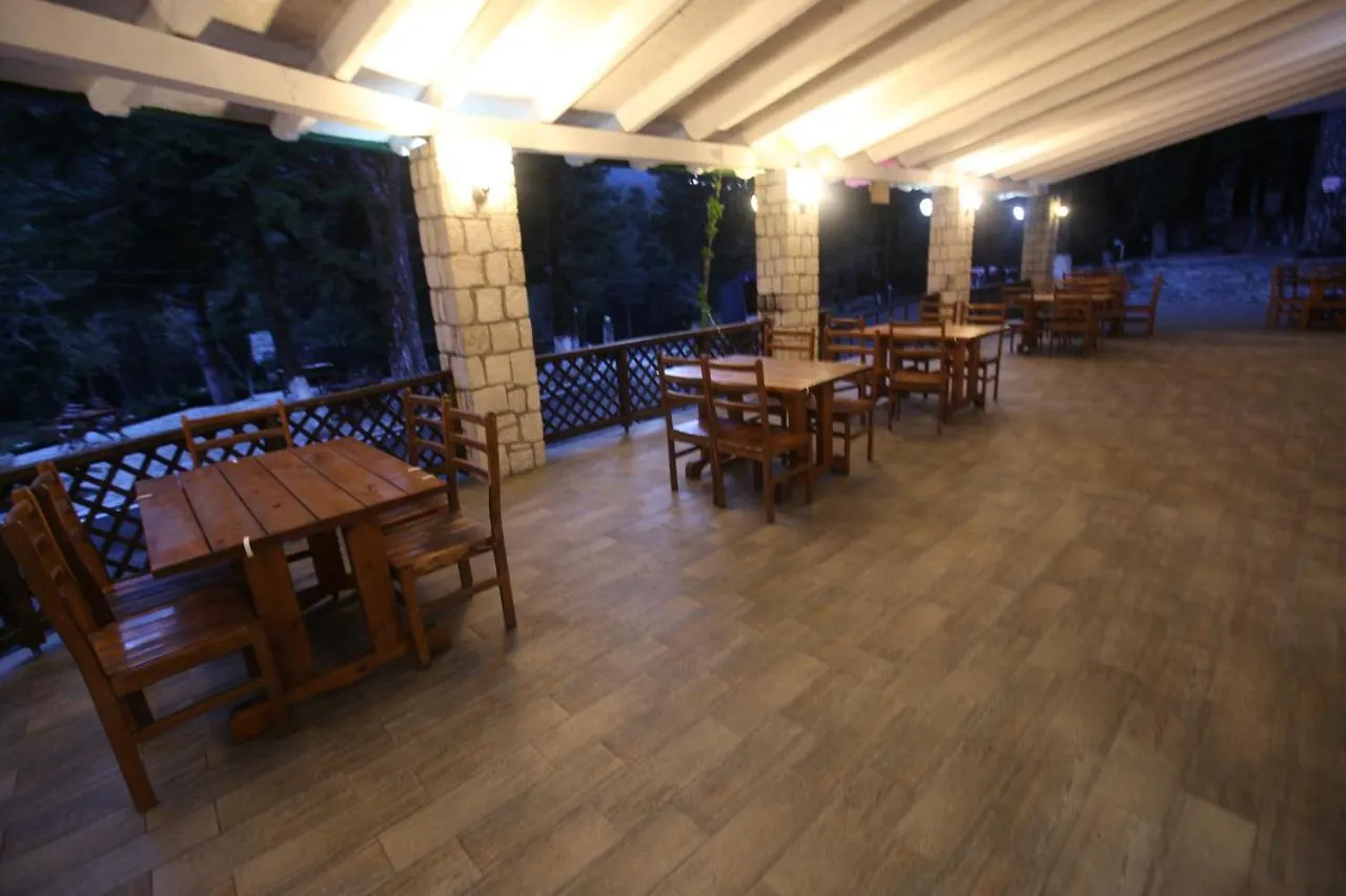 Bujtina Uji I Panjes, Log Cabins Dukat 0*,