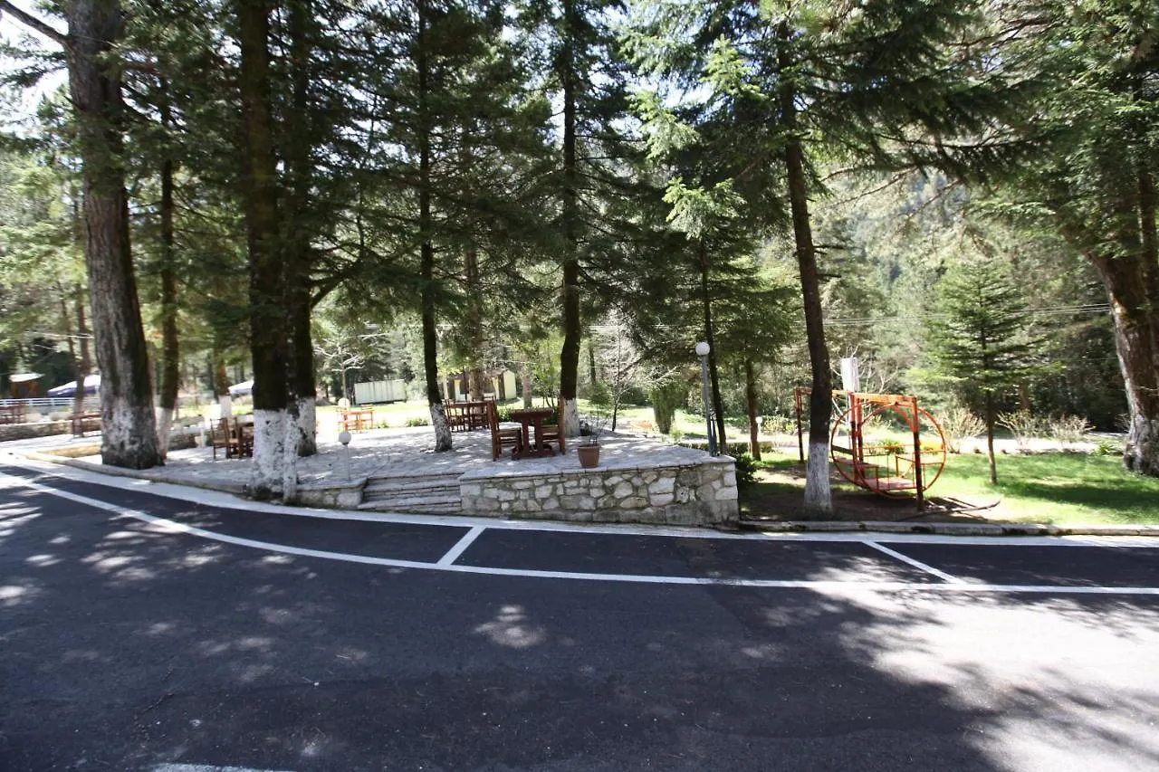 Bujtina Uji I Panjes, Log Cabins Dukat Hotel