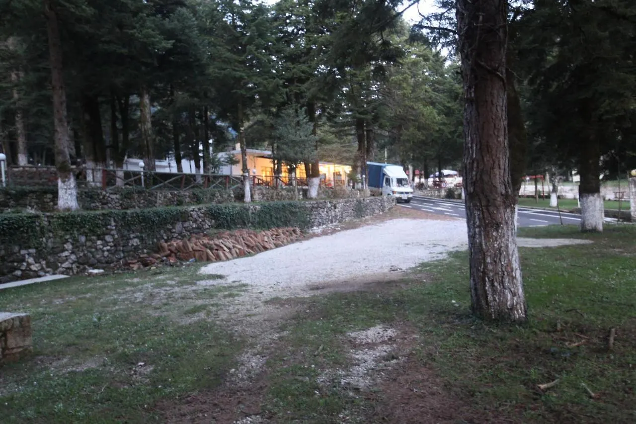 Bujtina Uji I Panjes, Log Cabins Dukat 0*,