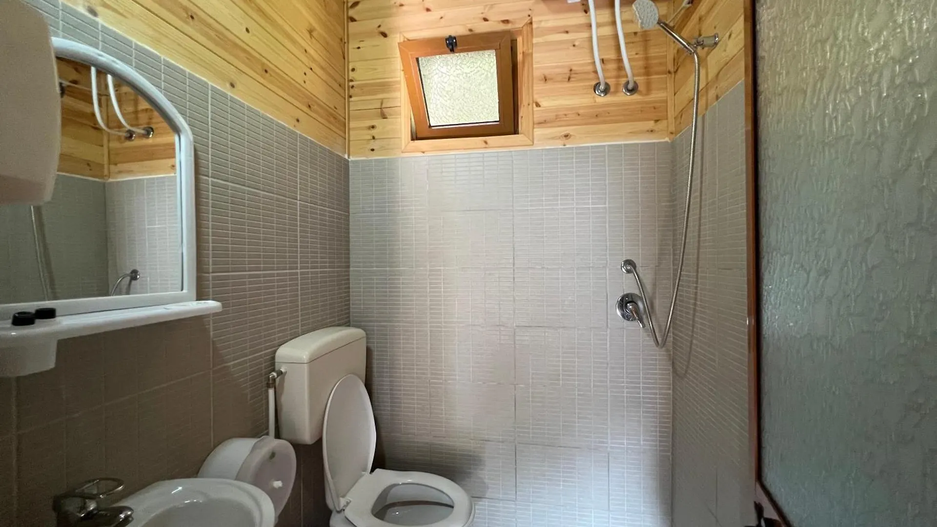 Bujtina Uji I Panjes, Log Cabins Dukat Hotel