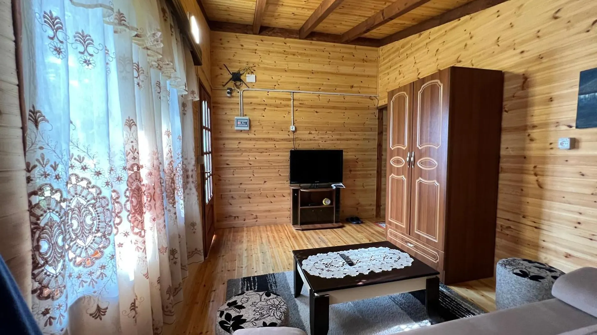 Bujtina Uji I Panjes, Log Cabins Dukat Hotel