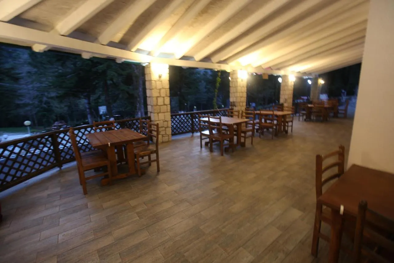 Bujtina Uji I Panjes, Log Cabins Dukat