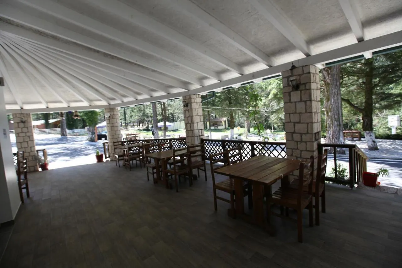 Bujtina Uji I Panjes, Log Cabins Dukat Hotel