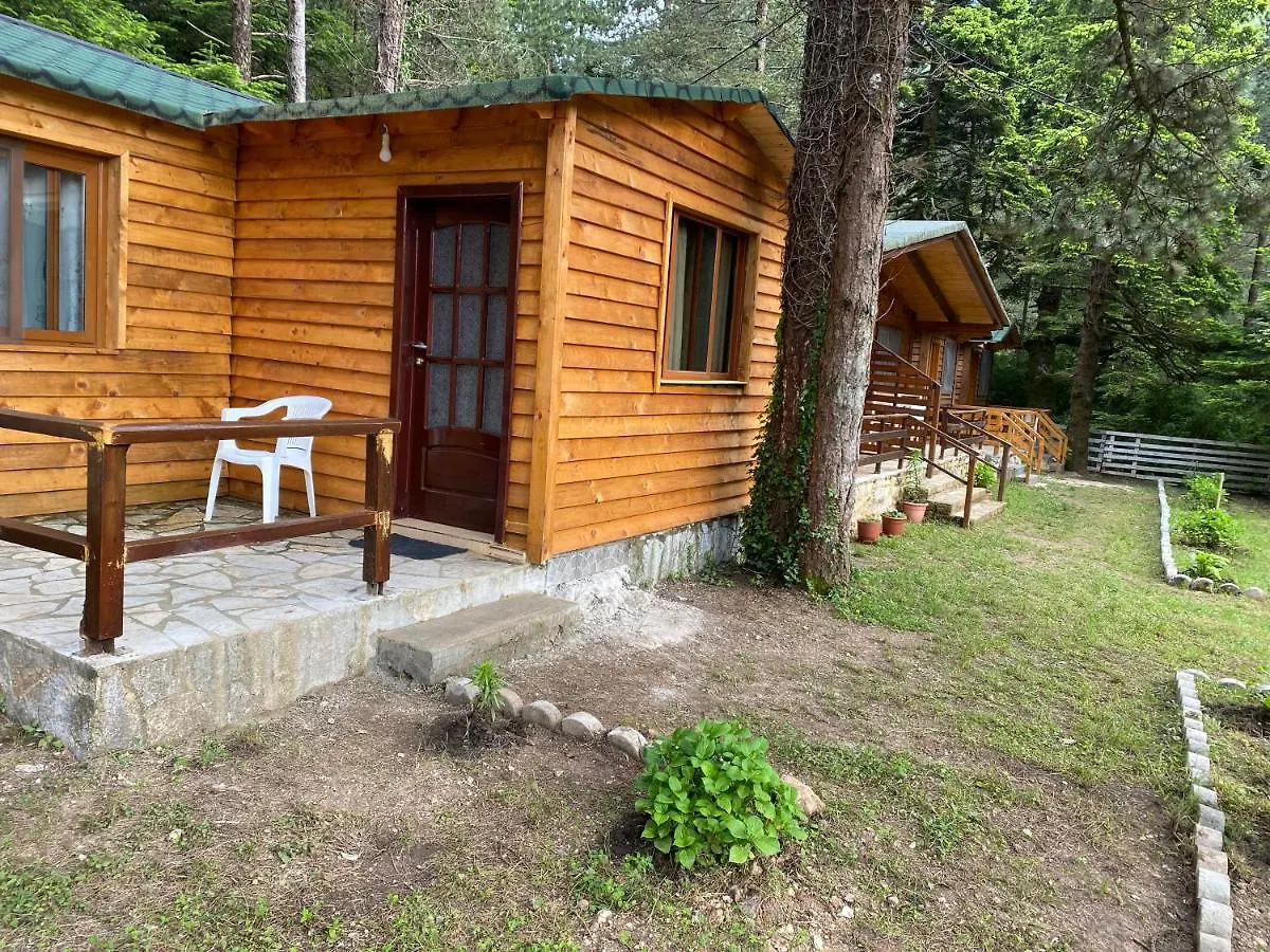Bujtina Uji I Panjes, Log Cabins Dukat Hotel