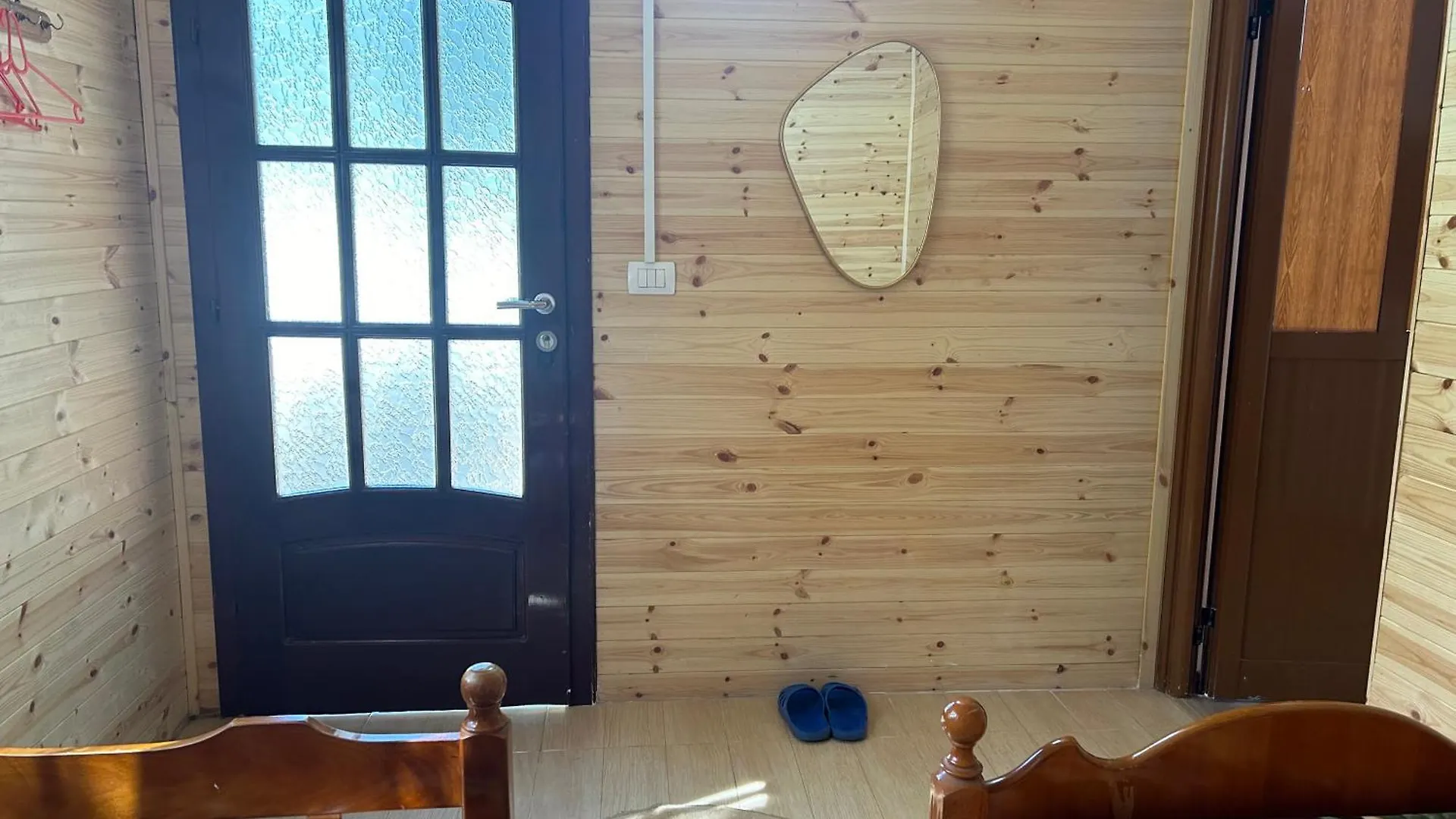 Bujtina Uji I Panjes, Log Cabins Dukat 0*,  Albania